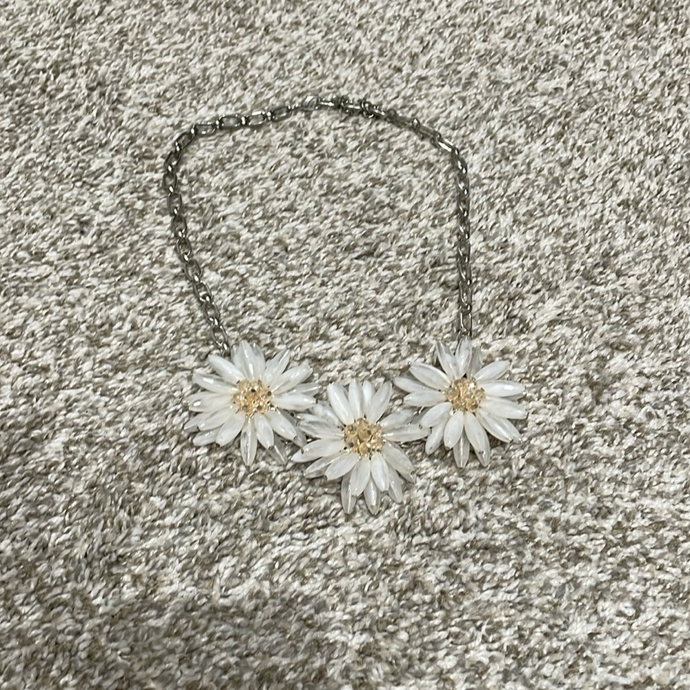 Adjustable floral necklace